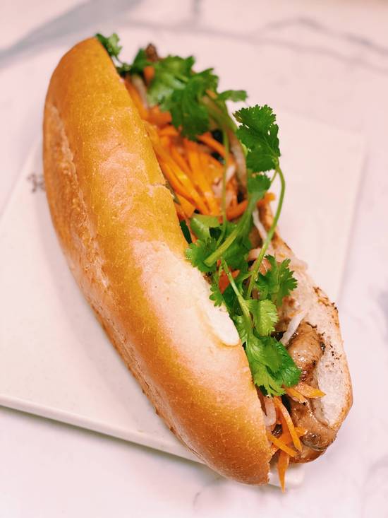 B4.  BBQ Lemongrass Pork Sub / 燒香茅豬肉麵包 / 바베큐 레몬그라스 돼지고기 샌드위치
